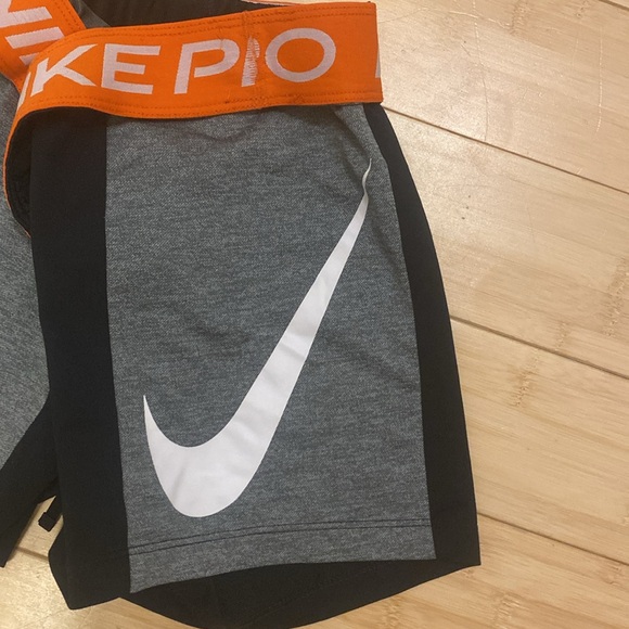 NikePro Shorts - Picture 4 of 5